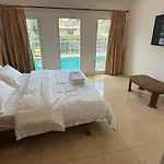 G Warmth Pool Villa